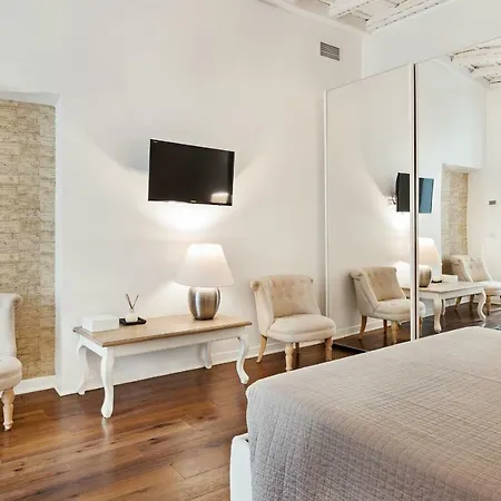 Stunning 3 Bed 3 Bath Flat 2min From Spanish Steps *