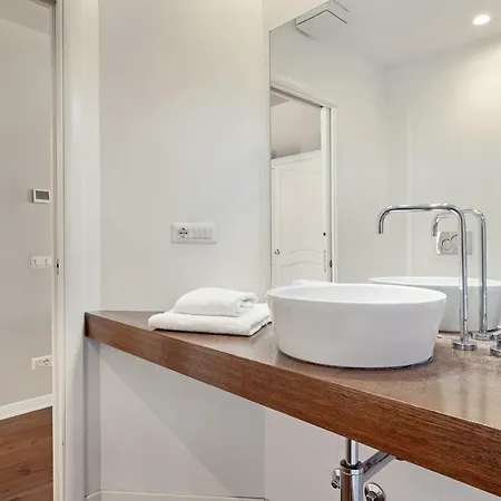 Stunning 3 Bed 3 Bath Flat 2min From Spanish Steps *